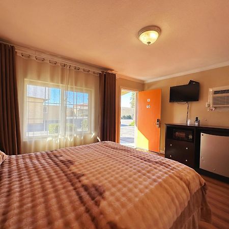 Royal Inn And Suites Hemet Zewnętrze zdjęcie