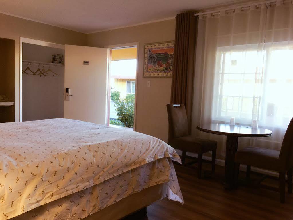 Royal Inn And Suites Hemet Zewnętrze zdjęcie